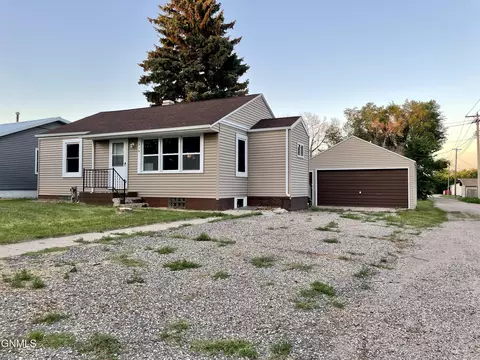 316 West St, Ray, ND 58849 photo 3