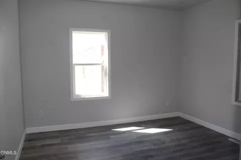 905 4th St SW, Mandan, ND 58554 photo 21