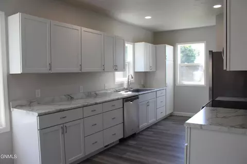 905 4th St SW, Mandan, ND 58554 photo 6