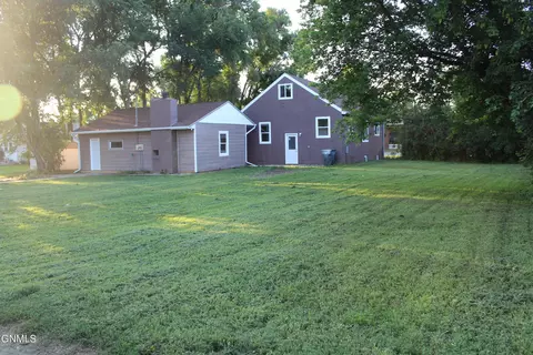 905 4th St SW, Mandan, ND 58554 photo 7