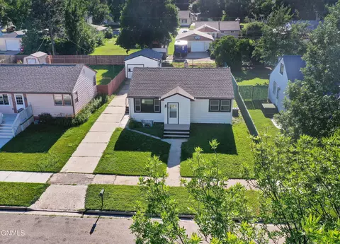 2019 3rd Ave E, Williston, ND 58801 photo 2