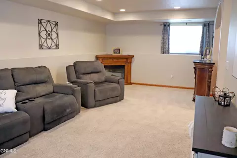4350 Preston Loop, Bismarck, ND 58504 photo 20