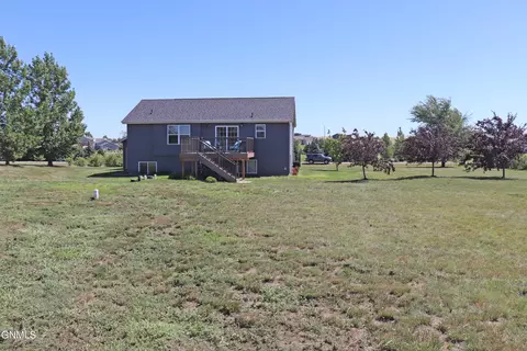 4350 Preston Loop, Bismarck, ND 58504 photo 48