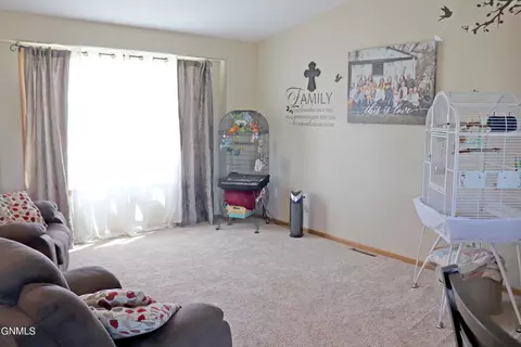 4350 Preston Loop, Bismarck, ND 58504 photo 5
