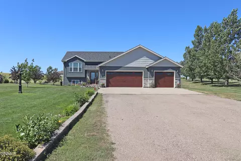 4350 Preston Loop, Bismarck, ND 58504 photo 1