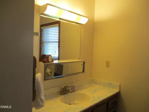 317 Eggert St, Turtle Lake, ND 58575 photo 9