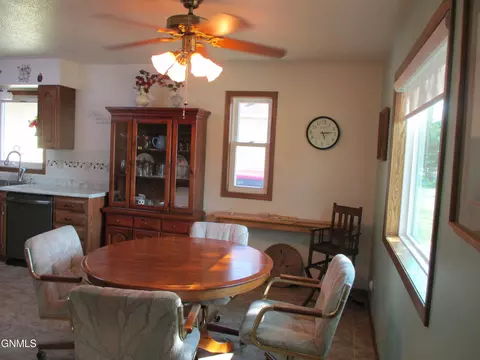317 Eggert St, Turtle Lake, ND 58575 photo 3