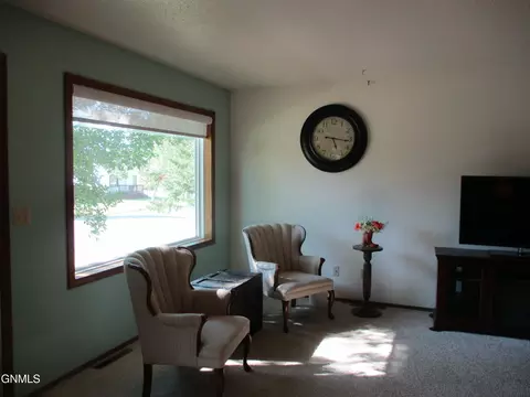 317 Eggert St, Turtle Lake, ND 58575 photo 5