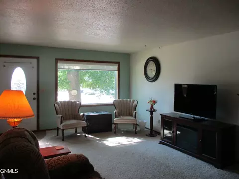 317 Eggert St, Turtle Lake, ND 58575 photo 6