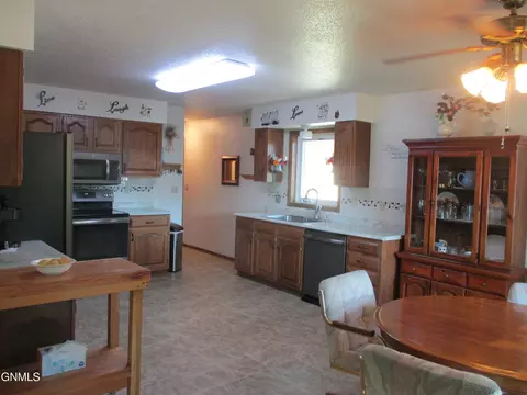 317 Eggert St, Turtle Lake, ND 58575 photo 2