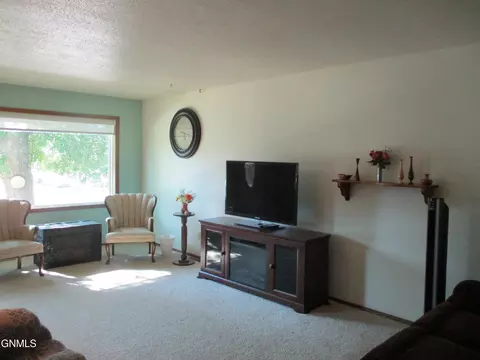 317 Eggert St, Turtle Lake, ND 58575 photo 7