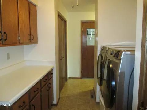 317 Eggert St, Turtle Lake, ND 58575 photo 12