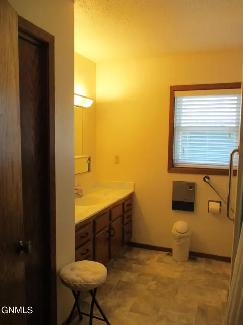 317 Eggert St, Turtle Lake, ND 58575 photo 8