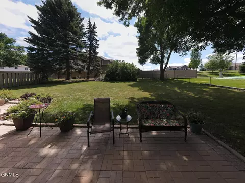 147 Brandon Dr, Bismarck, ND 58503 photo 44