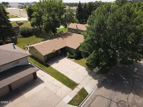 147 Brandon Dr, Bismarck, ND 58503 photo 36