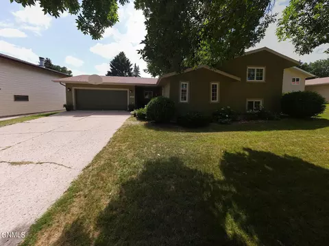 147 Brandon Dr, Bismarck, ND 58503 photo 35