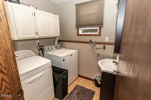 147 Brandon Dr, Bismarck, ND 58503 photo 29