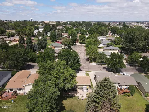 147 Brandon Dr, Bismarck, ND 58503 photo 38