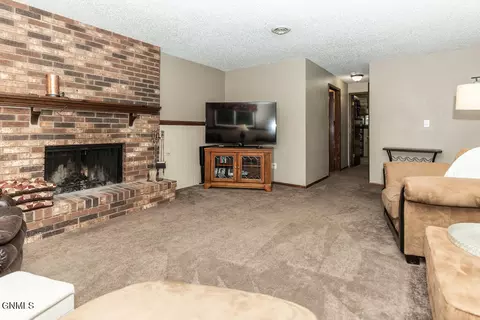 147 Brandon Dr, Bismarck, ND 58503 photo 28