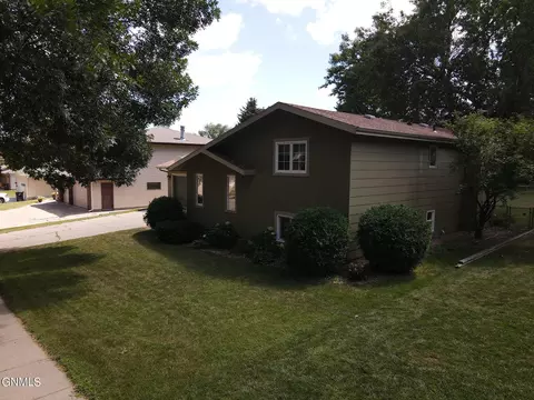 147 Brandon Dr, Bismarck, ND 58503 photo 40