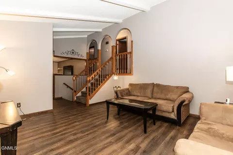147 Brandon Dr, Bismarck, ND 58503 photo 6