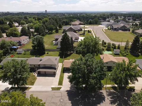 147 Brandon Dr, Bismarck, ND 58503 photo 39