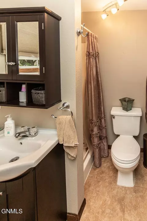 147 Brandon Dr, Bismarck, ND 58503 photo 30