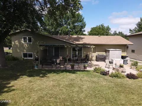 147 Brandon Dr, Bismarck, ND 58503 photo 41