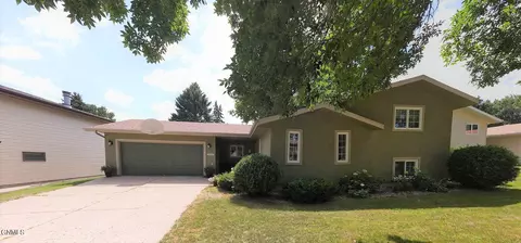 147 Brandon Dr, Bismarck, ND 58503 photo 1