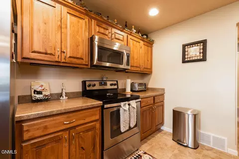715 Compass Loop, Bismarck, ND 58504 photo 12