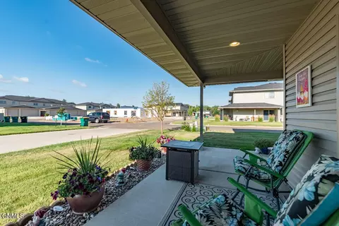 715 Compass Loop, Bismarck, ND 58504 photo 4