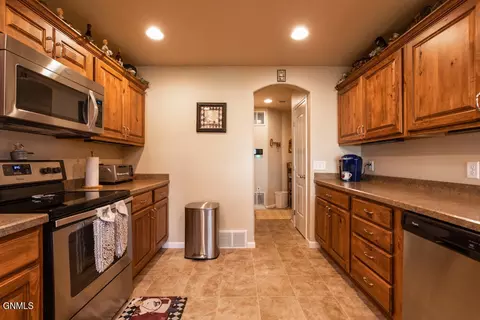 715 Compass Loop, Bismarck, ND 58504 photo 11
