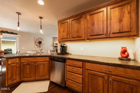 734 Compass Ln, Bismarck, ND 58504 photo 7