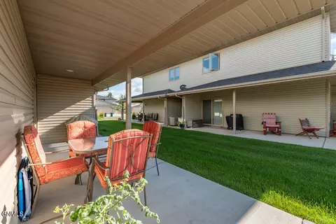 734 Compass Ln, Bismarck, ND 58504 photo 9