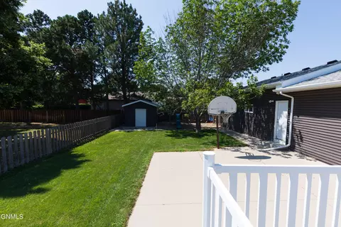 227 E Denver Ave, Bismarck, ND 58504 photo 26