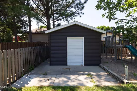 227 E Denver Ave, Bismarck, ND 58504 photo 27