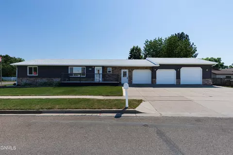 227 E Denver Ave, Bismarck, ND 58504 photo 1