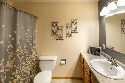 227 E Denver Ave, Bismarck, ND 58504 photo 18