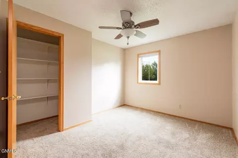 227 E Denver Ave, Bismarck, ND 58504 photo 15