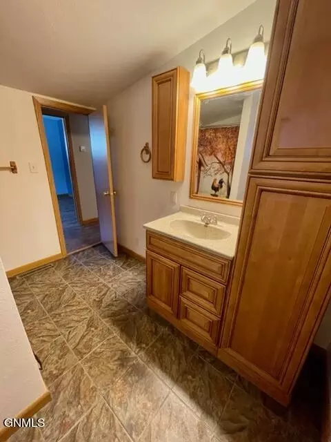 702 7th Ave W, Williston, ND 58801 photo 12
