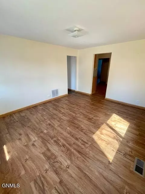 702 7th Ave W, Williston, ND 58801 photo 10