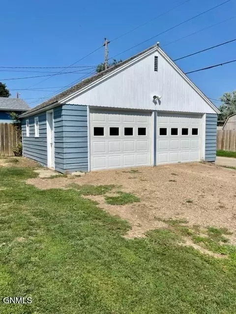 702 7th Ave W, Williston, ND 58801 photo 6