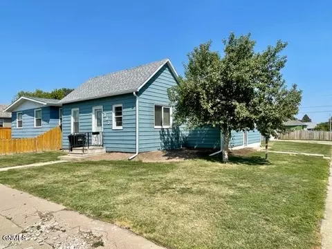 702 7th Ave W, Williston, ND 58801 photo 2