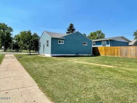 702 7th Ave W, Williston, ND 58801 photo 4