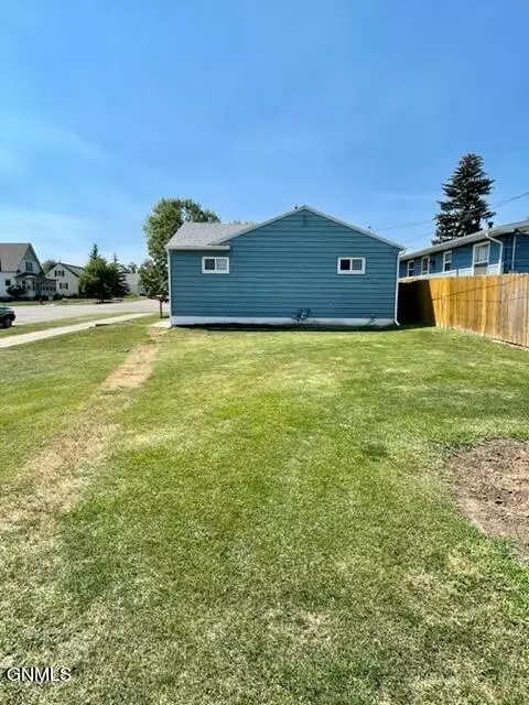 702 7th Ave W, Williston, ND 58801 photo 5
