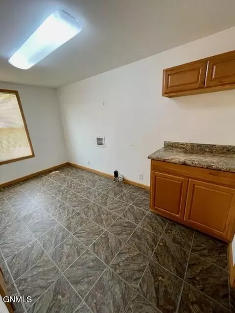 702 7th Ave W, Williston, ND 58801 photo 11