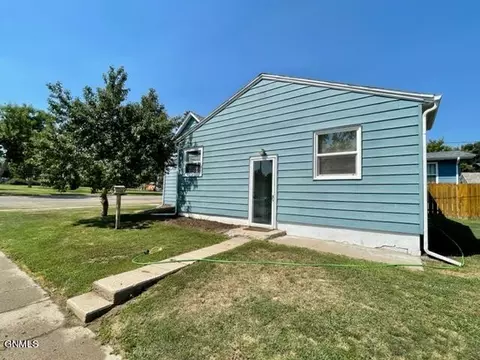 702 7th Ave W, Williston, ND 58801 photo 3