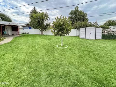 1517 1st Ave E, Williston, ND 58801 photo 22