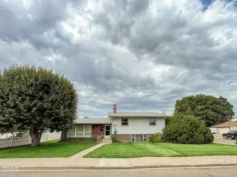 1517 1st Ave E, Williston, ND 58801 photo 4