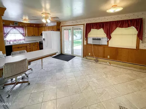 1517 1st Ave E, Williston, ND 58801 photo 6